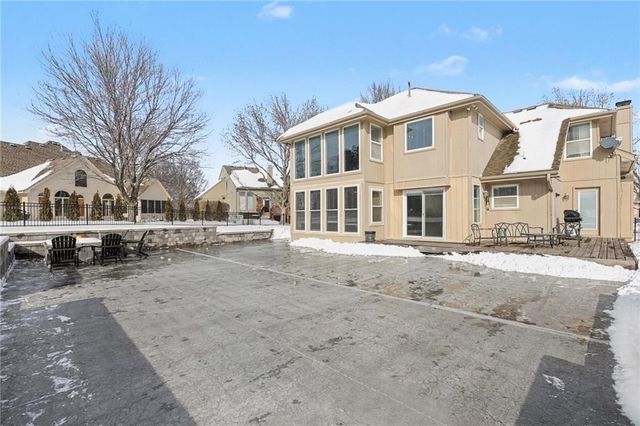 532 SE Asheville Drive, Lee's Summit, MO 64063