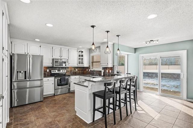 532 SE Asheville Drive, Lee's Summit, MO 64063