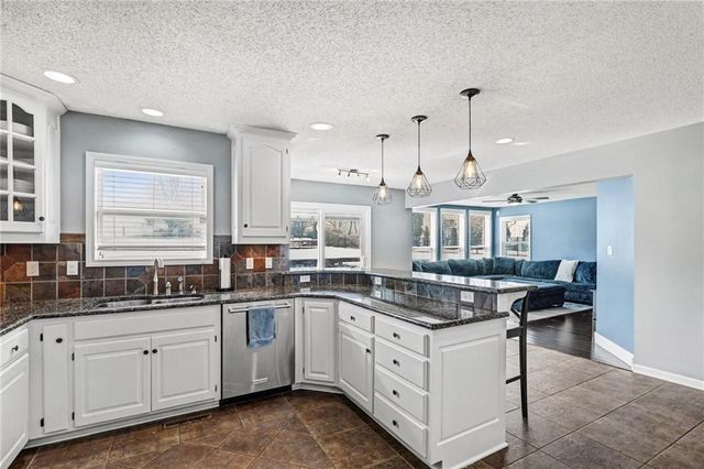 532 SE Asheville Drive, Lee's Summit, MO 64063