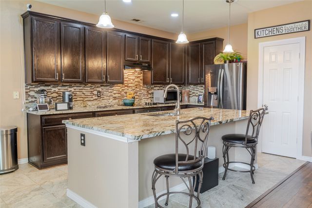 419 Kingfisher Lane, Arlington, TX 76002
