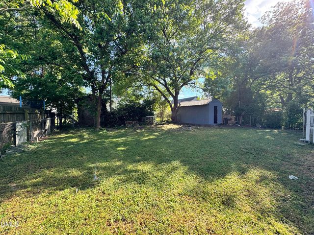 1402 S Williams Street, Henderson, NC 27536