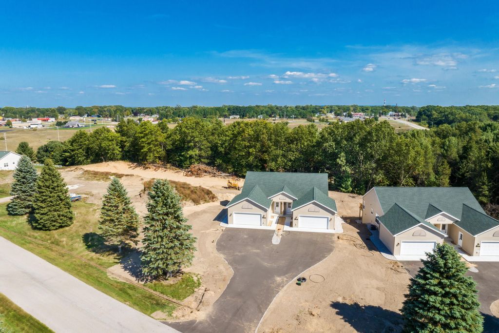 1927 Pine Ridge Drive, Manistee, MI 49660