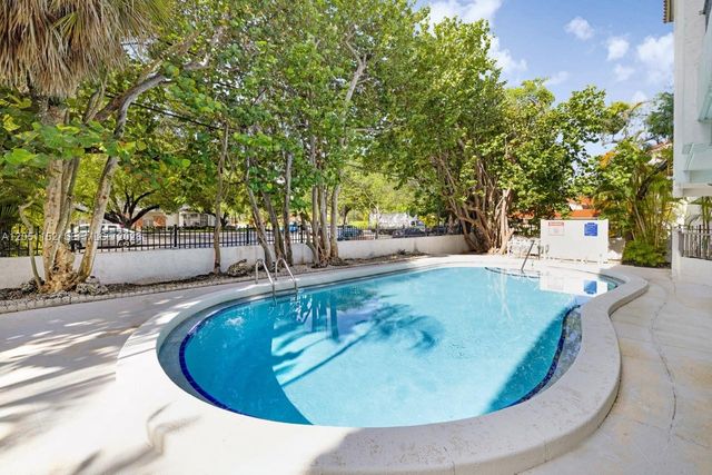 338 Majorca Avenue 103, Coral Gables, FL 33134