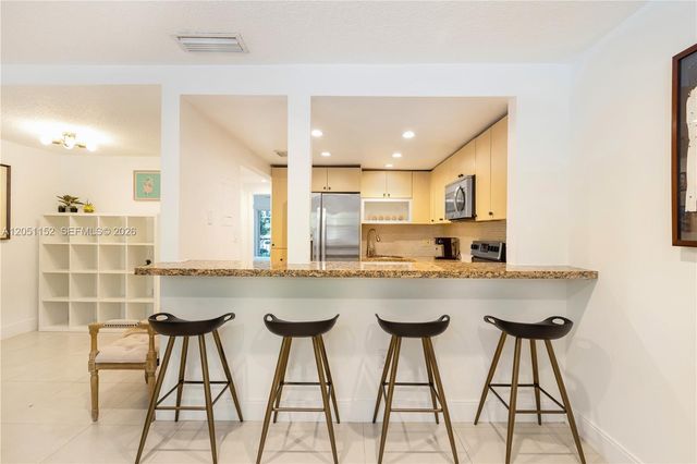 338 Majorca Avenue 103, Coral Gables, FL 33134