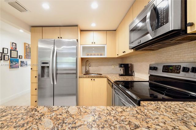 338 Majorca Avenue 103, Coral Gables, FL 33134