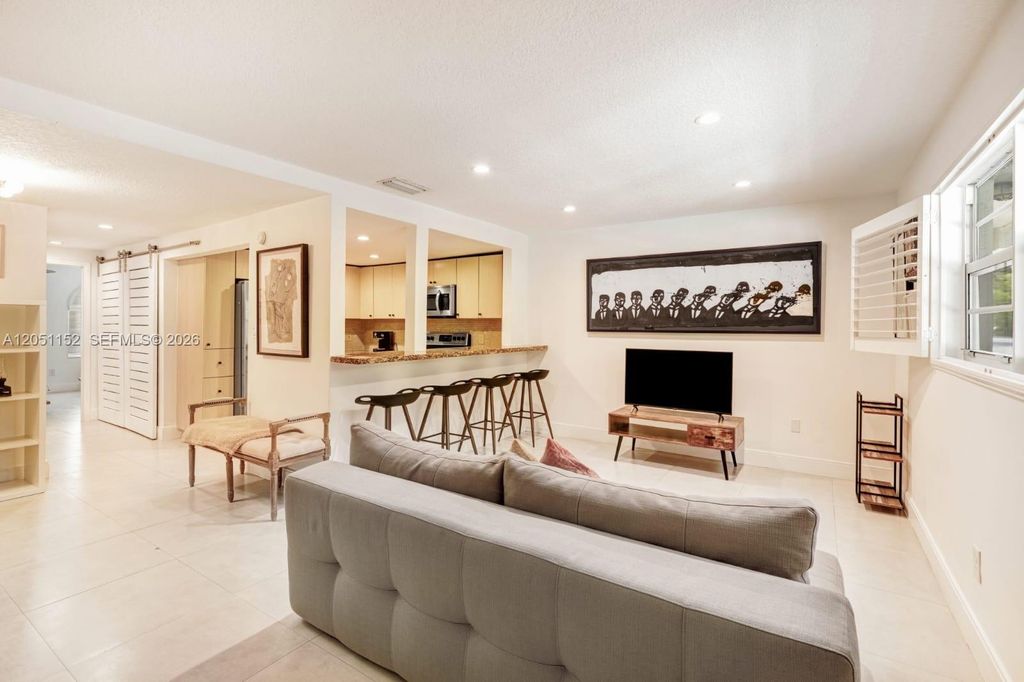 338 Majorca Avenue 103, Coral Gables, FL 33134