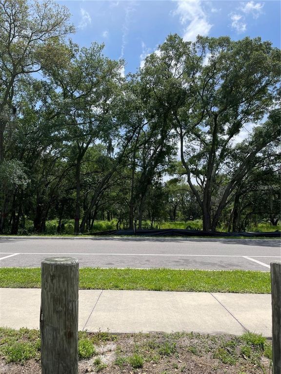 Image 4 of property listing at 6420 N 47TH STREET, Tampa, FL 33610