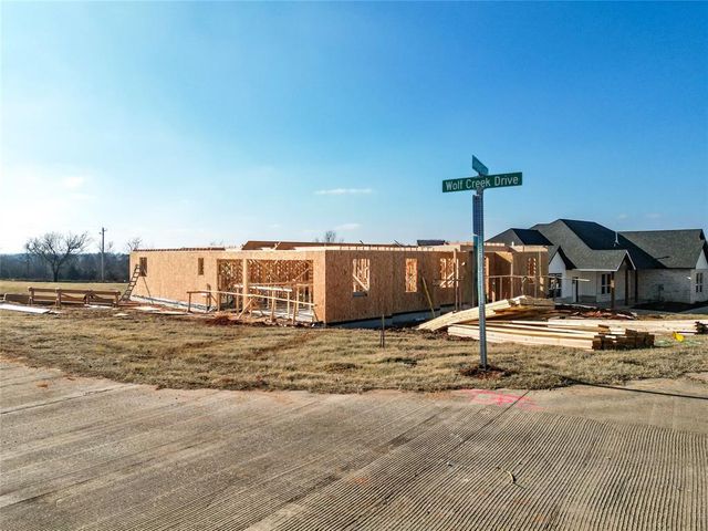 1198 Wolf Creek Drive, Blanchard, OK 73010