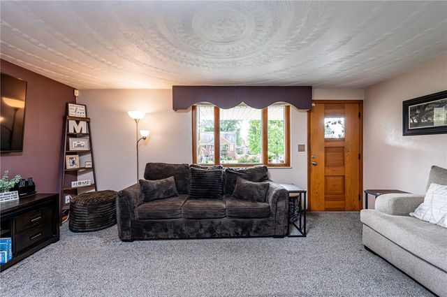 325 Maple St, West Mifflin, PA 15122