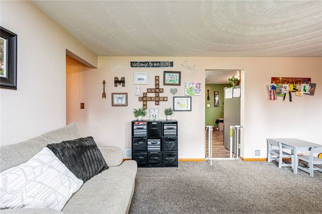 325 Maple St, West Mifflin, PA 15122