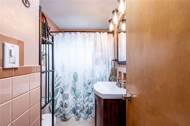 325 Maple St, West Mifflin, PA 15122