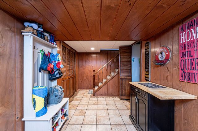 325 Maple St, West Mifflin, PA 15122