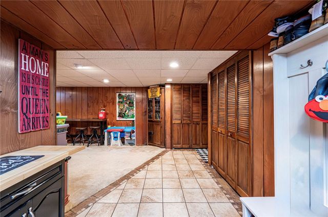 325 Maple St, West Mifflin, PA 15122