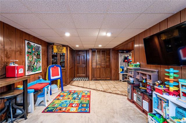 325 Maple St, West Mifflin, PA 15122