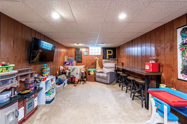 325 Maple St, West Mifflin, PA 15122