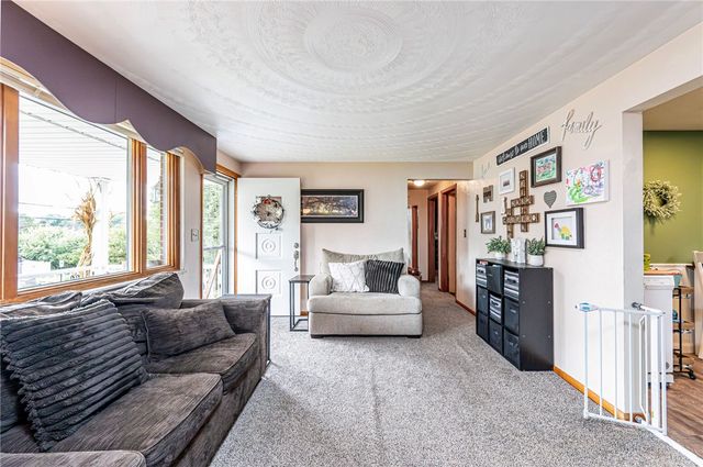 325 Maple St, West Mifflin, PA 15122