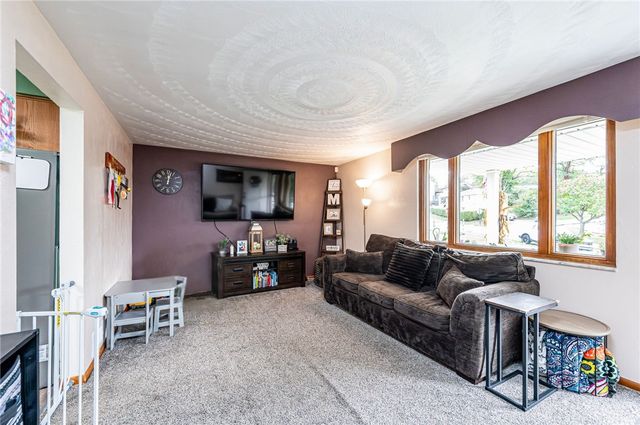 325 Maple St, West Mifflin, PA 15122