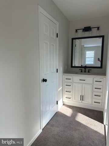 17 PARK DR, Mullica Hill, NJ 08062