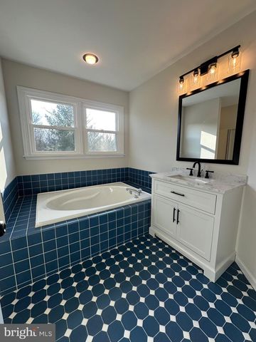 17 PARK DR, Mullica Hill, NJ 08062