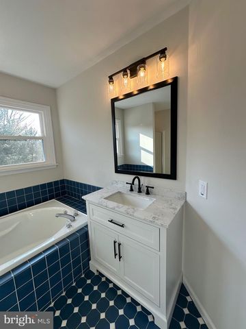 17 PARK DR, Mullica Hill, NJ 08062