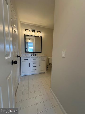 17 PARK DR, Mullica Hill, NJ 08062