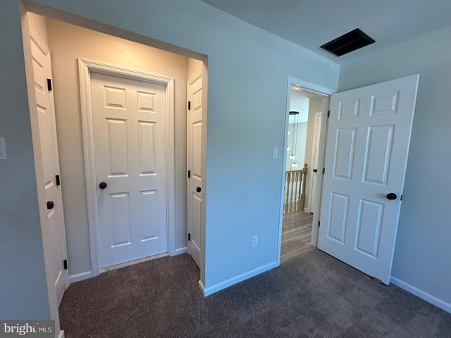 17 PARK DR, Mullica Hill, NJ 08062