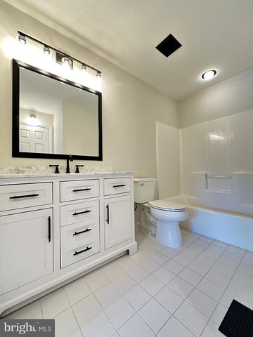 17 PARK DR, Mullica Hill, NJ 08062