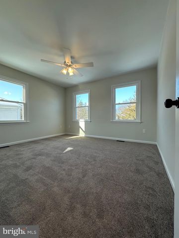 17 PARK DR, Mullica Hill, NJ 08062