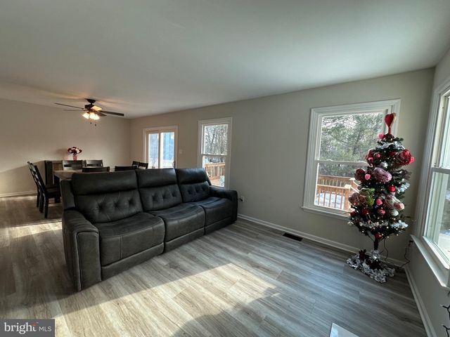 17 PARK DR, Mullica Hill, NJ 08062