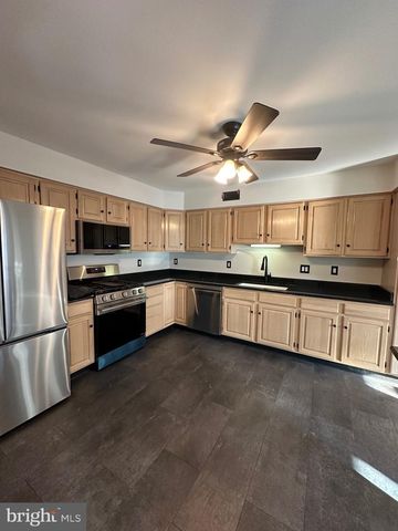 17 PARK DR, Mullica Hill, NJ 08062