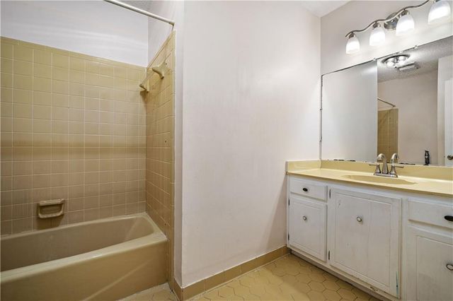 1812 Burntwood E Drive, Mobile, AL 36609