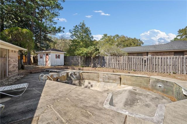 1812 Burntwood E Drive, Mobile, AL 36609