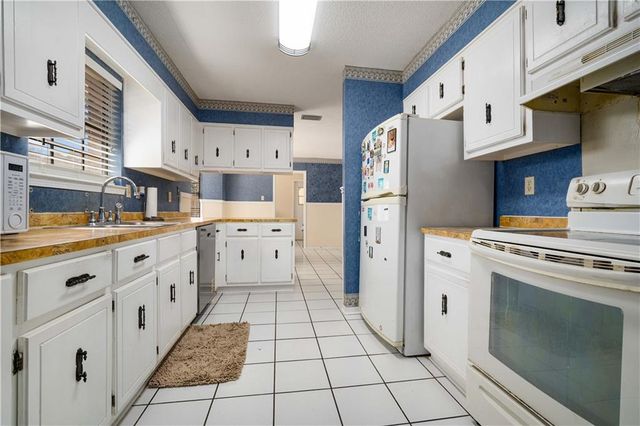 1812 Burntwood E Drive, Mobile, AL 36609