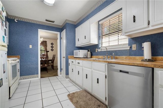 1812 Burntwood E Drive, Mobile, AL 36609