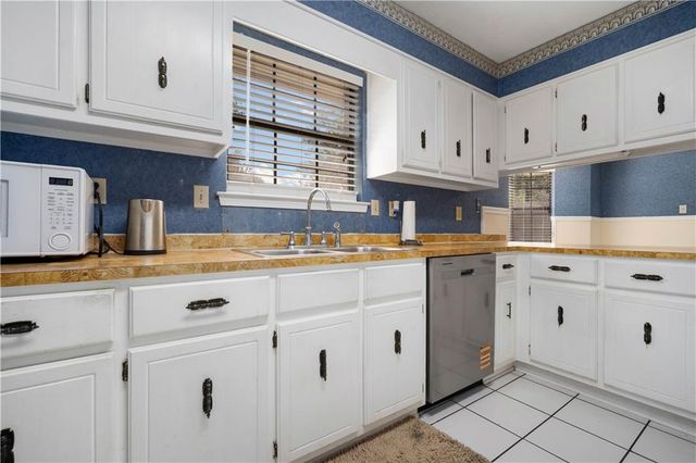 1812 Burntwood E Drive, Mobile, AL 36609