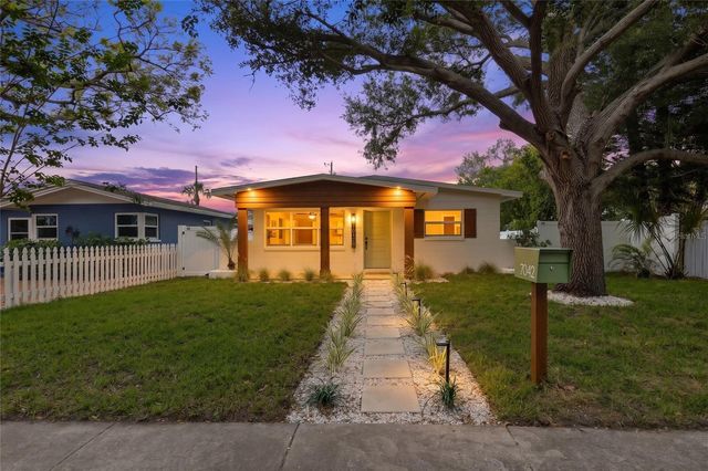 7042 DARTMOUTH AVENUE N, St Petersburg, FL 33710