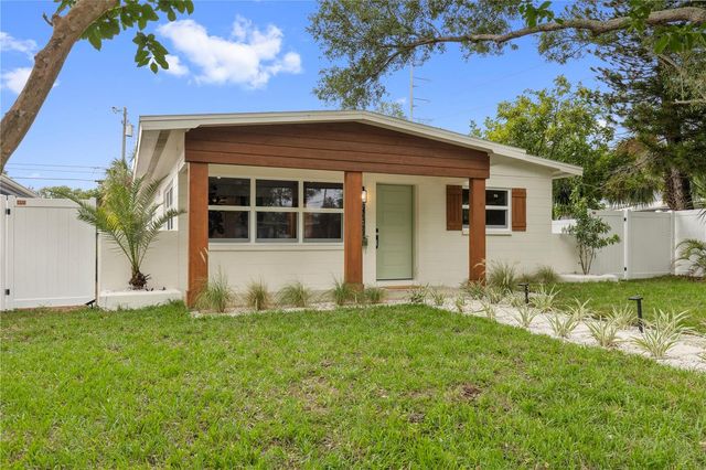 7042 DARTMOUTH AVENUE N, St Petersburg, FL 33710