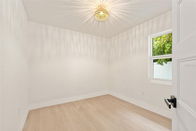 7042 DARTMOUTH AVENUE N, St Petersburg, FL 33710