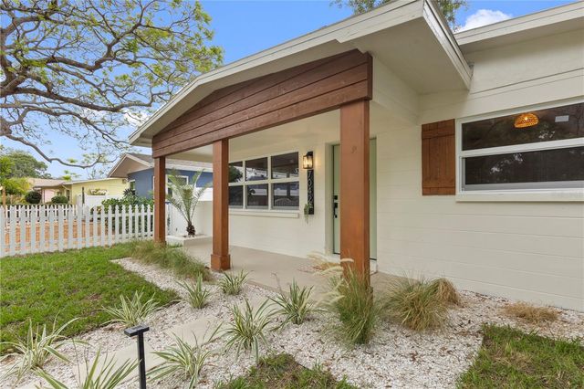 7042 DARTMOUTH AVENUE N, St Petersburg, FL 33710