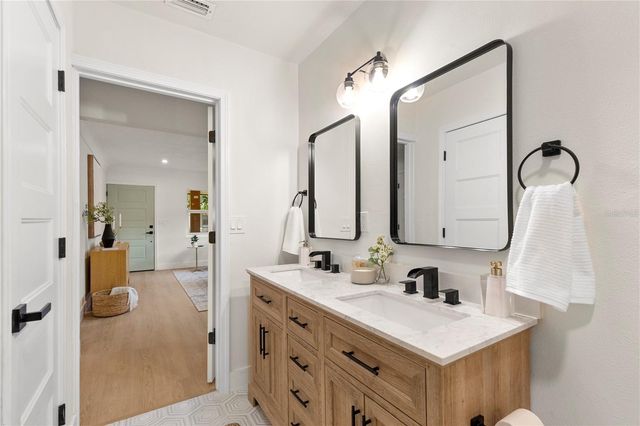 7042 DARTMOUTH AVENUE N, St Petersburg, FL 33710
