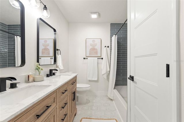 7042 DARTMOUTH AVENUE N, St Petersburg, FL 33710