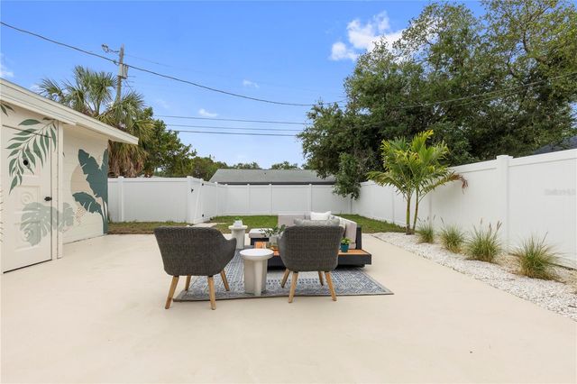 7042 DARTMOUTH AVENUE N, St Petersburg, FL 33710