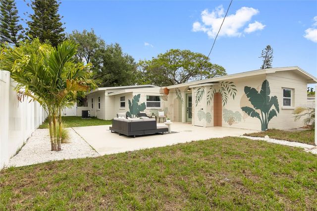 7042 DARTMOUTH AVENUE N, St Petersburg, FL 33710