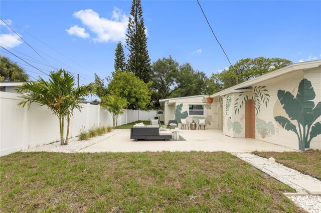 7042 DARTMOUTH AVENUE N, St Petersburg, FL 33710