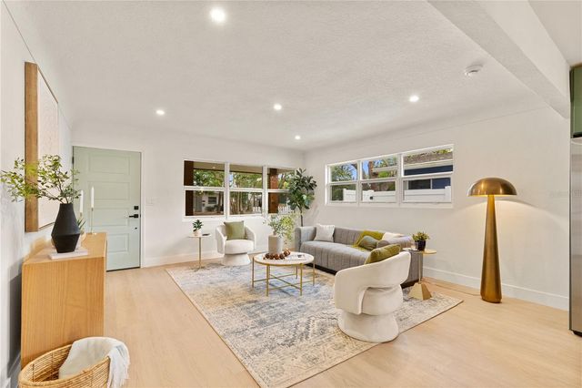 7042 DARTMOUTH AVENUE N, St Petersburg, FL 33710