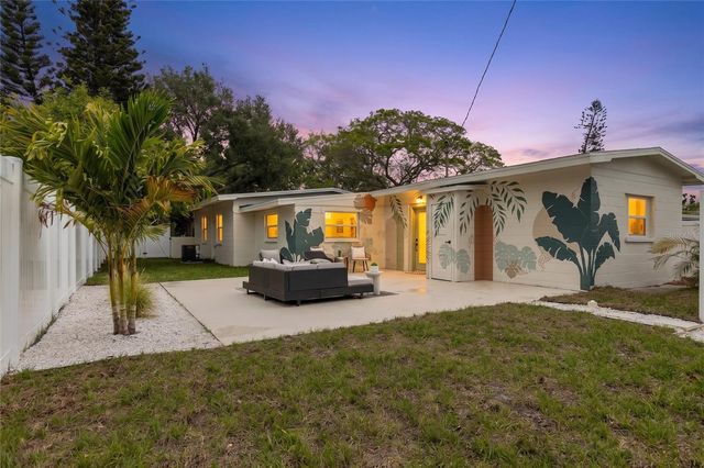 7042 DARTMOUTH AVENUE N, St Petersburg, FL 33710