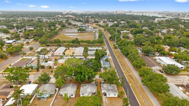 7042 DARTMOUTH AVENUE N, St Petersburg, FL 33710