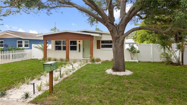 7042 DARTMOUTH AVENUE N, St Petersburg, FL 33710