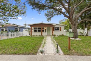 7042 DARTMOUTH AVENUE N, St Petersburg, FL 33710