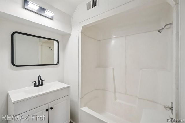 7726 Coolidge, Center Line, MI 48015